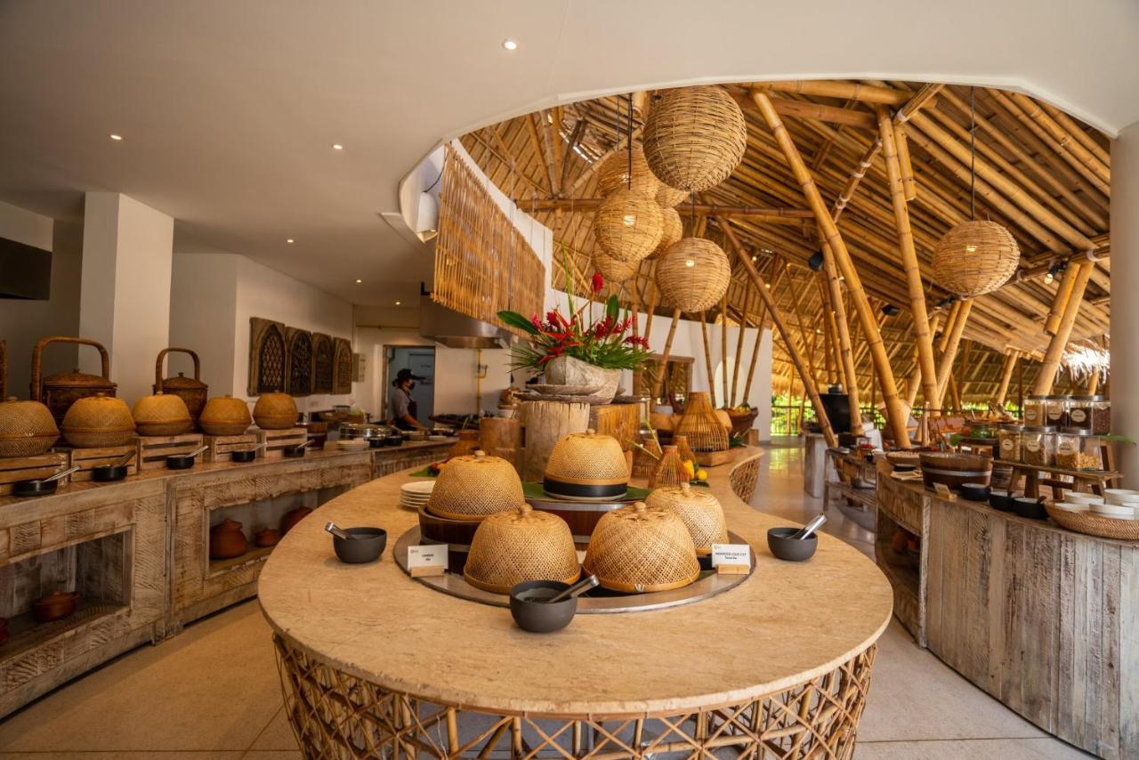 Eden Beach Khaolak Resort And Spa A Lopesan Collection Hotel - Sha Extra Plus Khao Lak Eksteriør billede The restaurant at the resort