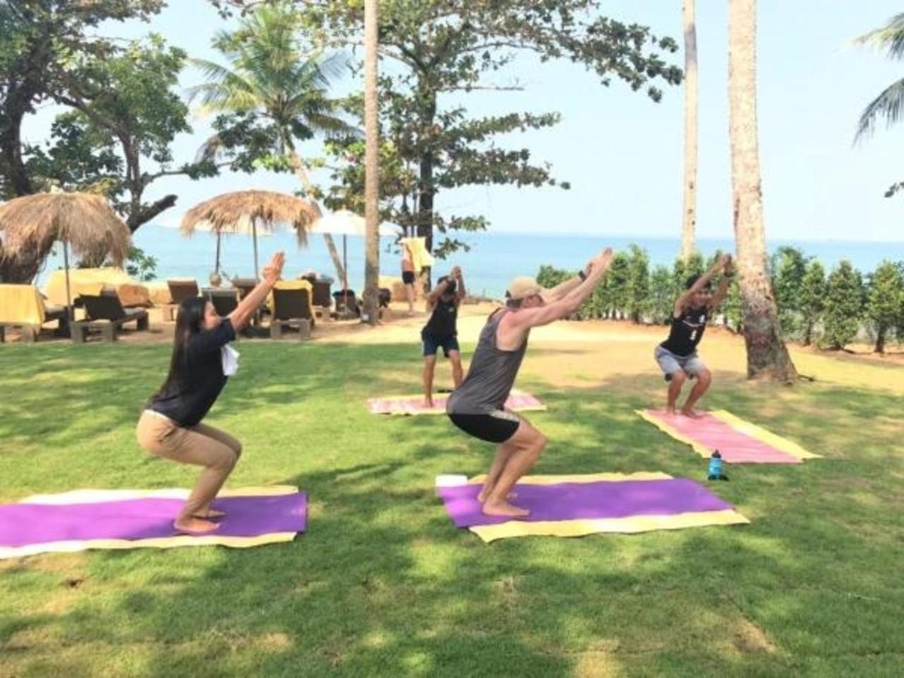 Eden Beach Khaolak Resort And Spa A Lopesan Collection Hotel - Sha Extra Plus Khao Lak Eksteriør billede A yoga class at a resort in Phuket, Thailand